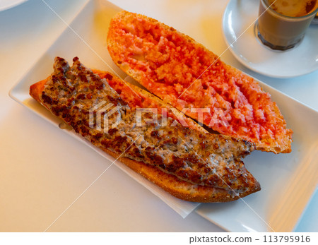 Hot sandwich with Longaniza sausage with sauce Hot sandwich with Longaniza sausage with sauce 113795916