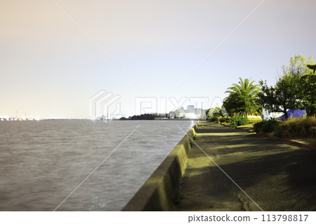 從公園眺望港口的景色 從公園眺望港口的景色 113798817