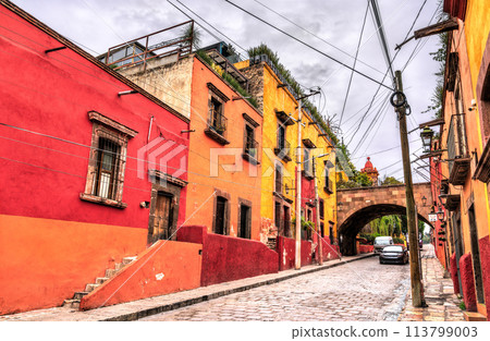 Beautiful street in San Miguel de Allende, UNESCO world heritage in Guanajuato, Mexico Beautiful street in San Miguel de Allende, UNESCO world heritage in Guanajuato, Mexico 113799003
