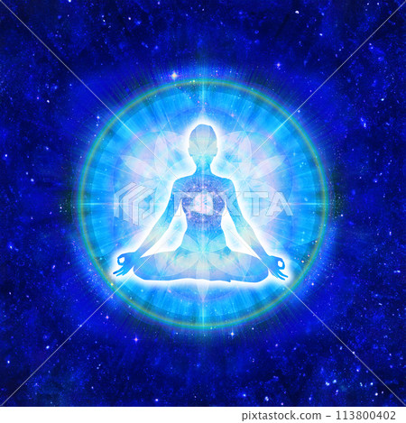 冥想插圖，背景是美麗而廣闊的藍色宇宙和生命之花 113800402