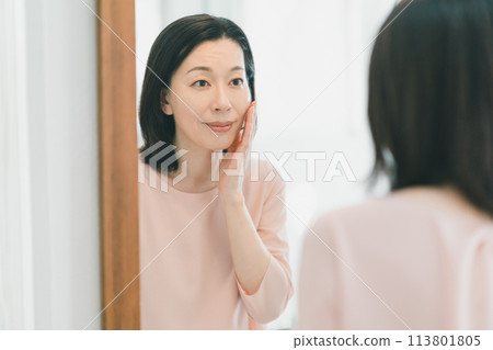 female, lady, woman 113801805