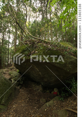 Chiiwa Rock (Kumano Kodo) [Nakahejicho, Tanabe City, Wakayama Prefecture] 113803188
