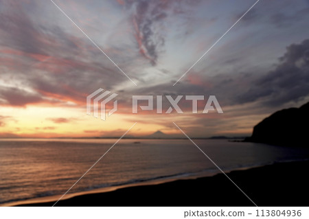 The silhouette of Mt. Fuji floating in Tokyo Bay as seen from the sandy beach of Uchibo at dusk 113804936