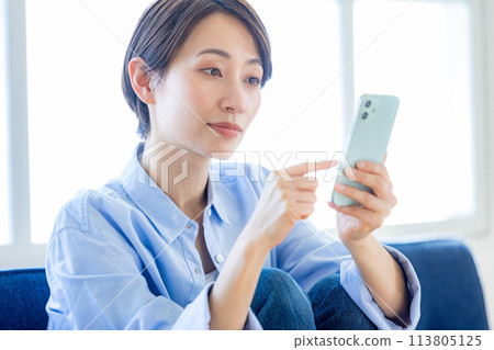 Lifestyle middle woman smartphone 113805125