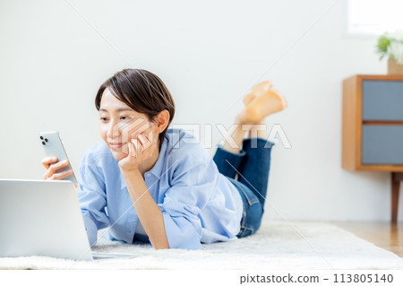 Female smartphone house relaxing Female smartphone house relaxing 113805140