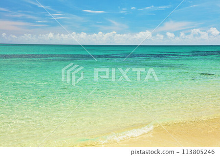 沖繩池間島藍天和海景 113805246