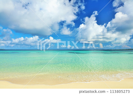 Okinawa Miyako Island Sunayama beach with blue sky and sea Okinawa Miyako Island Sunayama beach with blue sky and sea 113805273