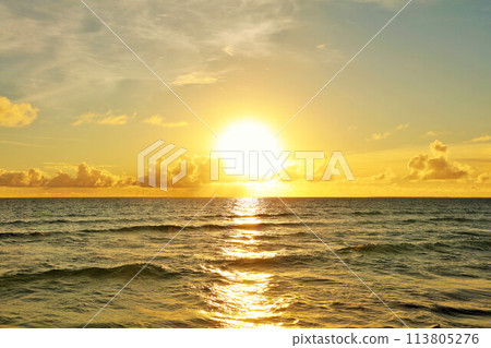 沖繩宮古島，黃昏的海 113805276