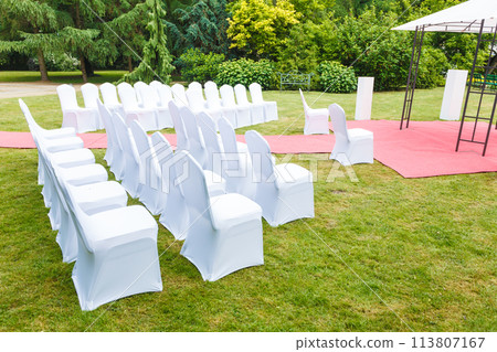 Many wedding chairs with white elegant covers 113807167