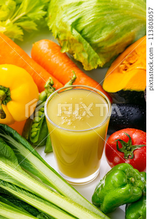 Vegetable smoothie 113808057