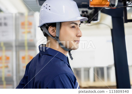 Man driving a forklift Man driving a forklift 113809340