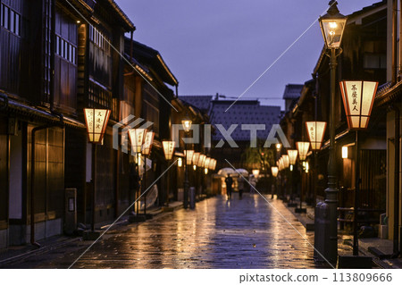 Snow-dotted lights and rain in the evening at Higashi Chaya District Snow-dotted lights and rain in the evening at Higashi Chaya District 113809666