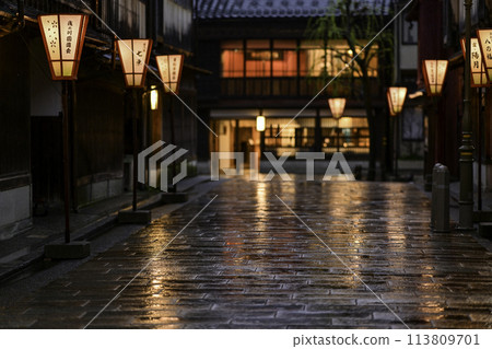 東茶屋區的夜景，雪燈和雨 113809701