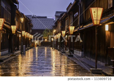 東茶屋區的夜景,雪燈和雨 東茶屋區的夜景,雪燈和雨 113809710
