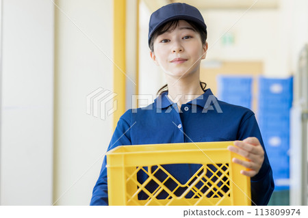 女人攜帶行李 女人攜帶行李 113809974