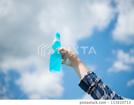 喝汽水的女人肖像 道具 113810713