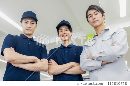 在辦公室工作的人 113810758