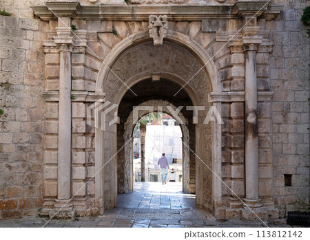 View of the Main (Land) Gate of the old town, in Korcula, Dalmatia, Croatia 113812142