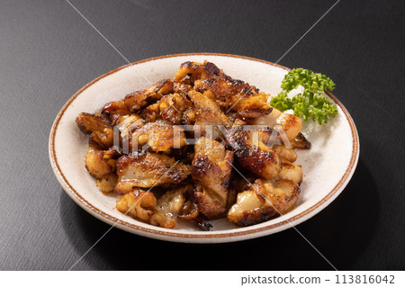 Grilled chicken skin with shichimi pepper 113816042