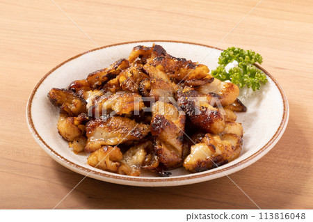 Grilled chicken skin with shichimi pepper 113816048