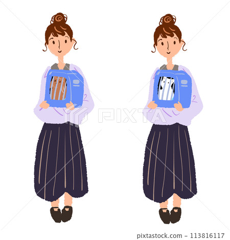 拿著寵物籠的微笑的女人 拿著寵物籠的微笑的女人 113816117