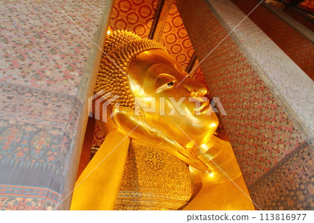The reclining Buddha (Great Reclining Buddha) at Wat Pho, a tourist attraction in Bangkok, the capital of Thailand 113816977