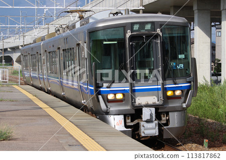 JR西日本北陸本線通勤列車521系列 113817862