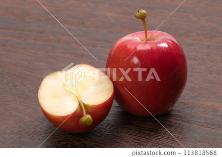 Hime apples, small Japanese red apples Hime apples, small Japanese red apples 113818568