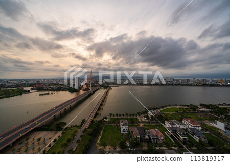 越南峴港和阮文特洛伊大橋白天的城市景觀 113819317