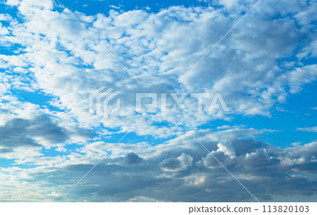 Lots of beautiful white clouds in the blue sky Lots of beautiful white clouds in the blue sky 113820103