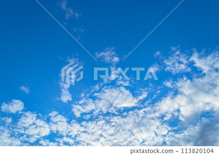 Lots of beautiful white clouds in the blue sky Lots of beautiful white clouds in the blue sky 113820104