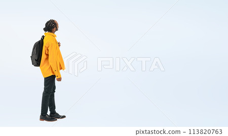 黑人仰視的全身照片 113820763