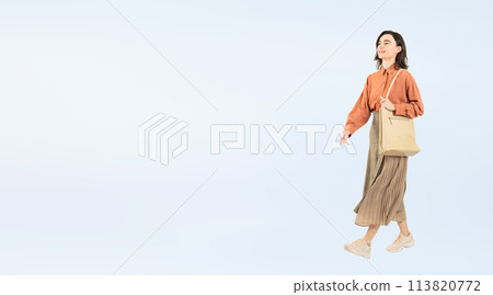 Full body photo of a walking white woman 113820772