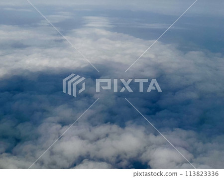 從飛機窗口的視圖 從飛機窗口的視圖 113823336