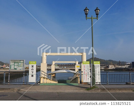 Miyanoshita Port, ferry terminal for Shishijima [Takuma Town, Mitoyo City, Kagawa Prefecture (Shishijima)] 113825521