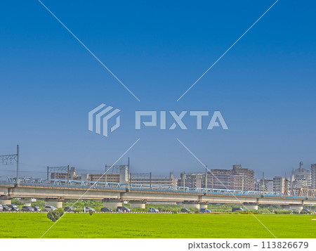 The riverbed of the Tama River. Viaduct. 113826679