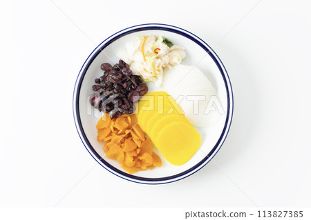 什錦泡菜白色背景 什錦泡菜白色背景 113827385