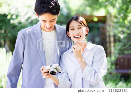 Couple with camera Couple with camera 113828581