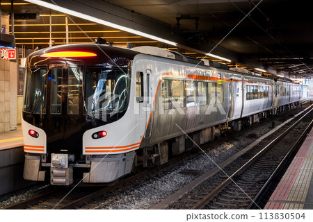 [大阪站] 特快飛驒25號在大阪站等待發車 113830504