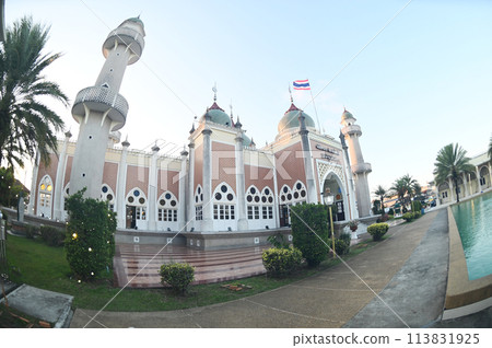 Pattani Central Mosque It is the center of the mind. and is one of the most important places of worship for Muslims in the southern region of Thailand.  113831925