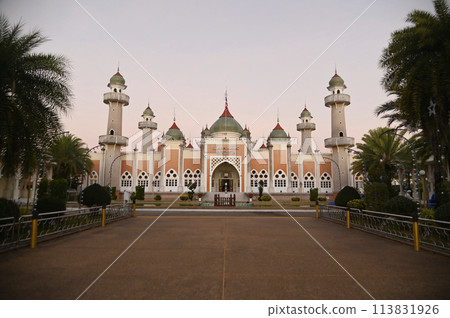 Pattani Central Mosque It is the center of the mind. and is one of the most important places of worship for Muslims in the southern region of Thailand.  113831926