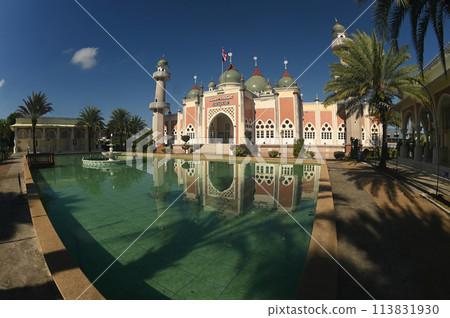 Pattani Central Mosque It is the center of the mind. and is one of the most important places of worship for Muslims in the southern region of Thailand.  113831930