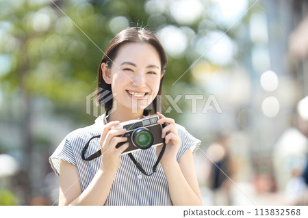 Camera woman travel solo travel 113832568