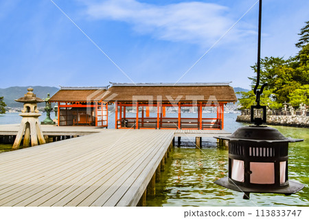Hiroshima Itsukushima Shrine: Urakubo and Umonkyaku Shrine 113833747