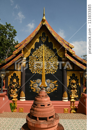 The Buddhist Church is splendor The beauty is known as the highest level of Buddhist art. Wat Phra That Doi Pra Chan. This temple is located on a mountain. The Buddhist Church is splendor The beauty is known as the highest level of Buddhist art. Wat Phra That Doi Pra Chan. This temple is located on a mountain. 113833885