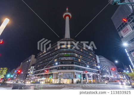 Kyoto night view: Kyoto Tower at midnight 113833925