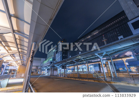 京都夜景 午夜的京都車站大樓 京都夜景 午夜的京都車站大樓 113833929