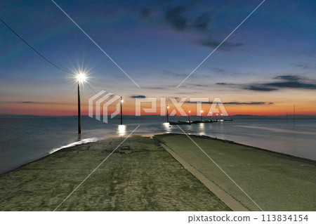 [Tara Undersea Road (early morning)] Tara, Tara-cho, Fujitsu-gun, Saga Prefecture 113834154