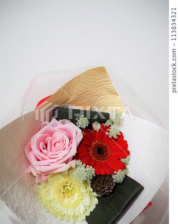 Cute bouquet of roses and gerberas Cute bouquet of roses and gerberas 113834321