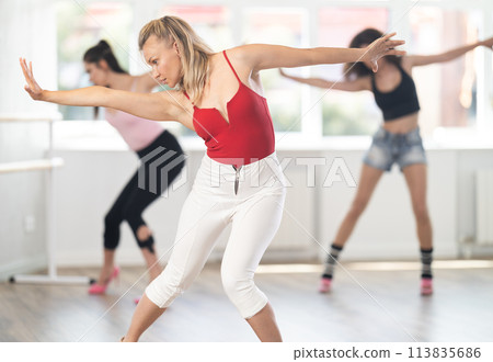 Adult woman dancing high heels in group 113835686